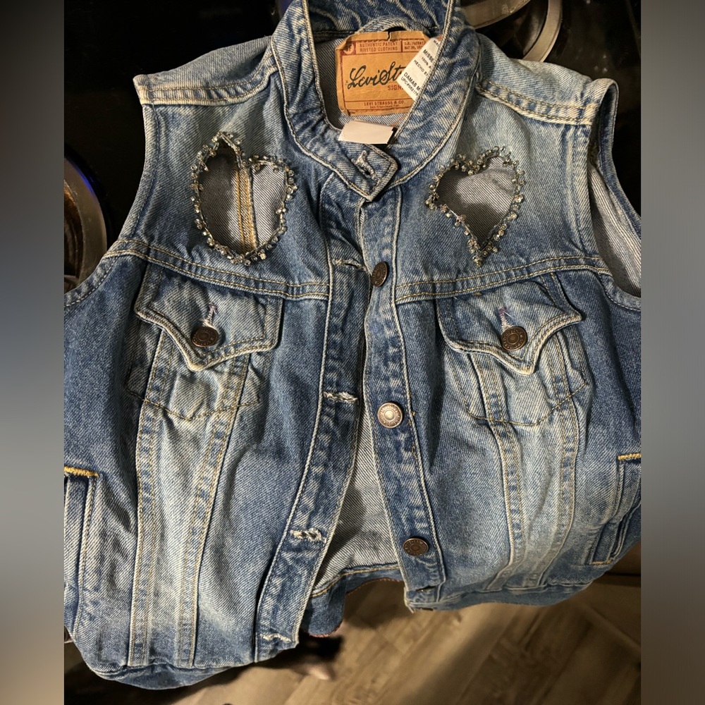 Adorable vintage Levi vest with heart cut outs size medium